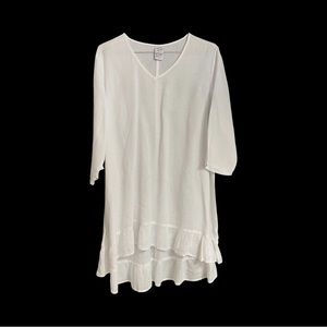 Beautiful crisp white linen Match Point tunic. 3/4 sleeves , hi/lo ruffled hem.